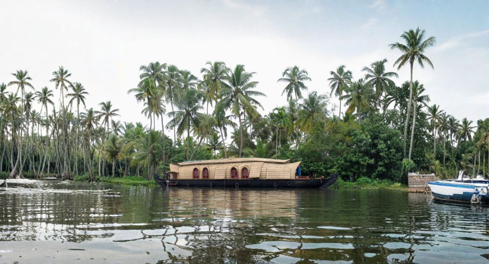 Day 4: Thekkady → Alleppey (Houseboat)
