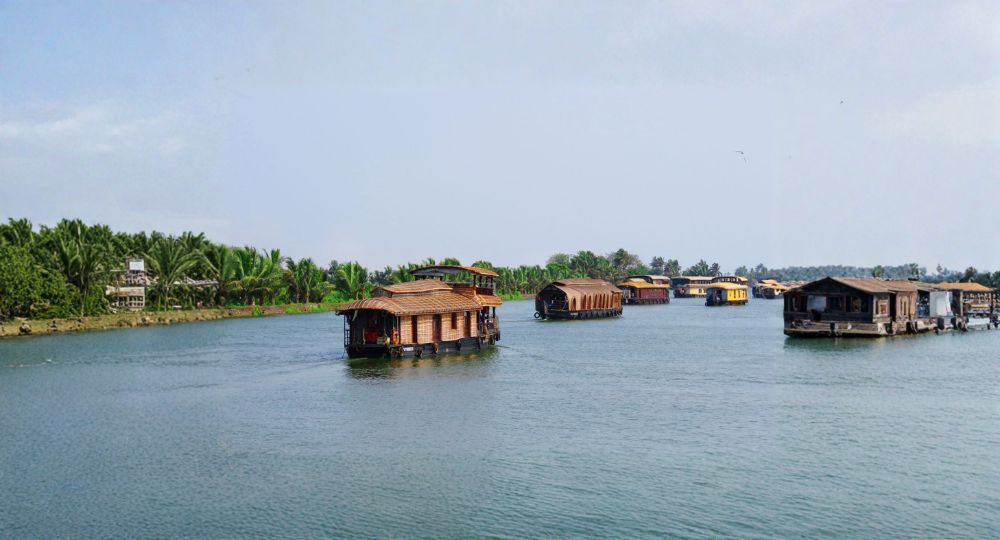 Day 5: Thekkady → Alleppey (Houseboat Stay)