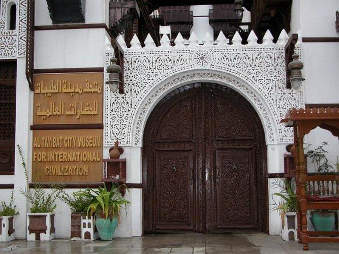 Day 2 – Jeddah Coastal & Cultural Tour