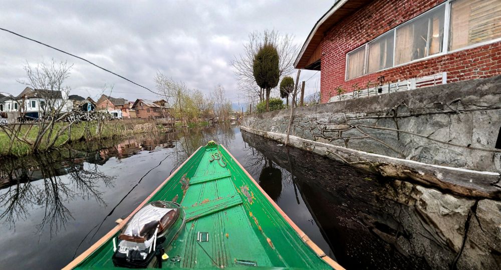 Day 1: Arrival in Srinagar & Shikara Ride