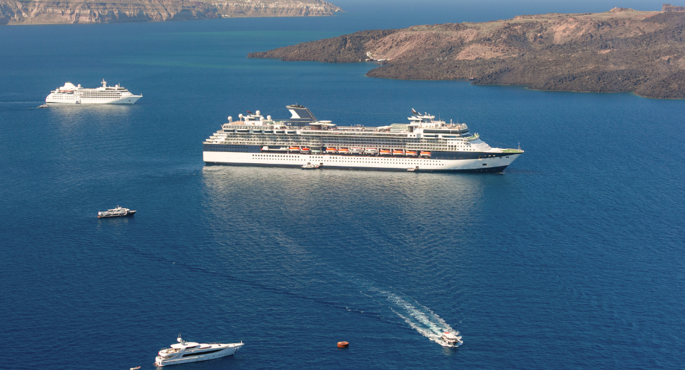 Day 6 – Caldera Cruise & Oia Sunset Tour