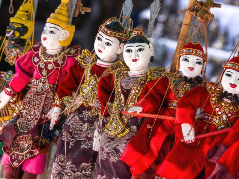 Traditional Himalayan handicrafts are a vibrant reflection of the rich cultural heritage and artistic traditions of the mountain regions of Uttarakhand