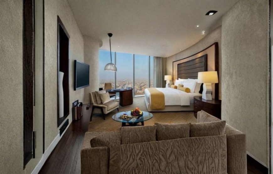 Desert to Skyline: Riyadh & Dubai Tour