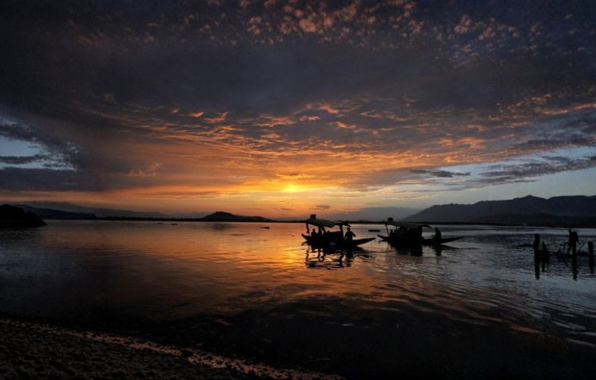 Kashmir Valley Honeymoon Escape