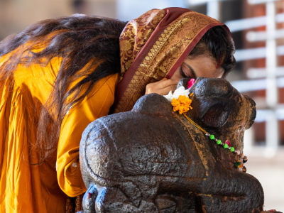 Devotional Worship at Omkareshwar Jyotirlinga Temple
